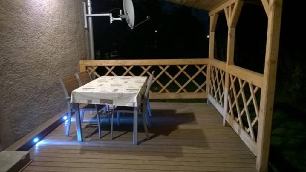 Oeroemvoelgy Vendeghaz Hotel Bozsva Bagian luar foto