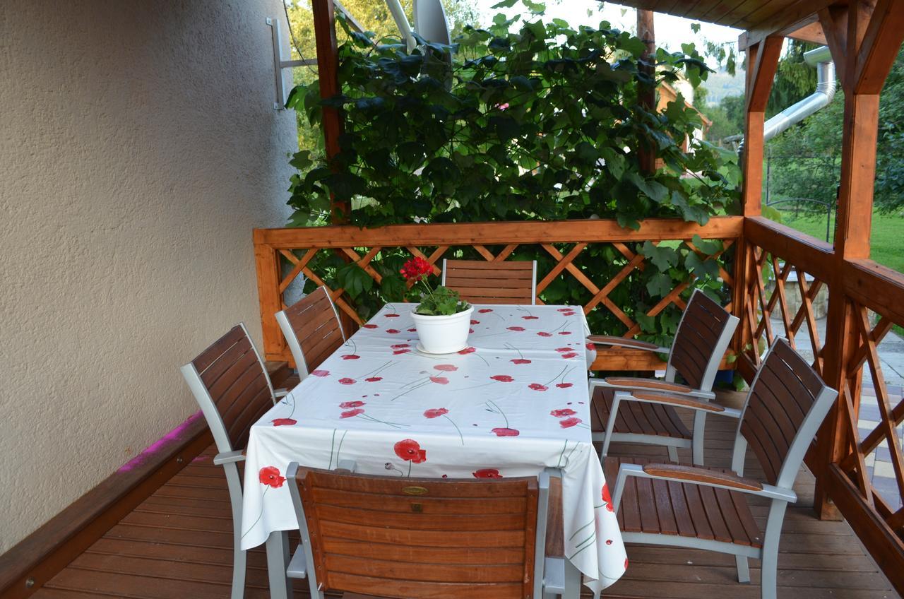 Oeroemvoelgy Vendeghaz Hotel Bozsva Bagian luar foto