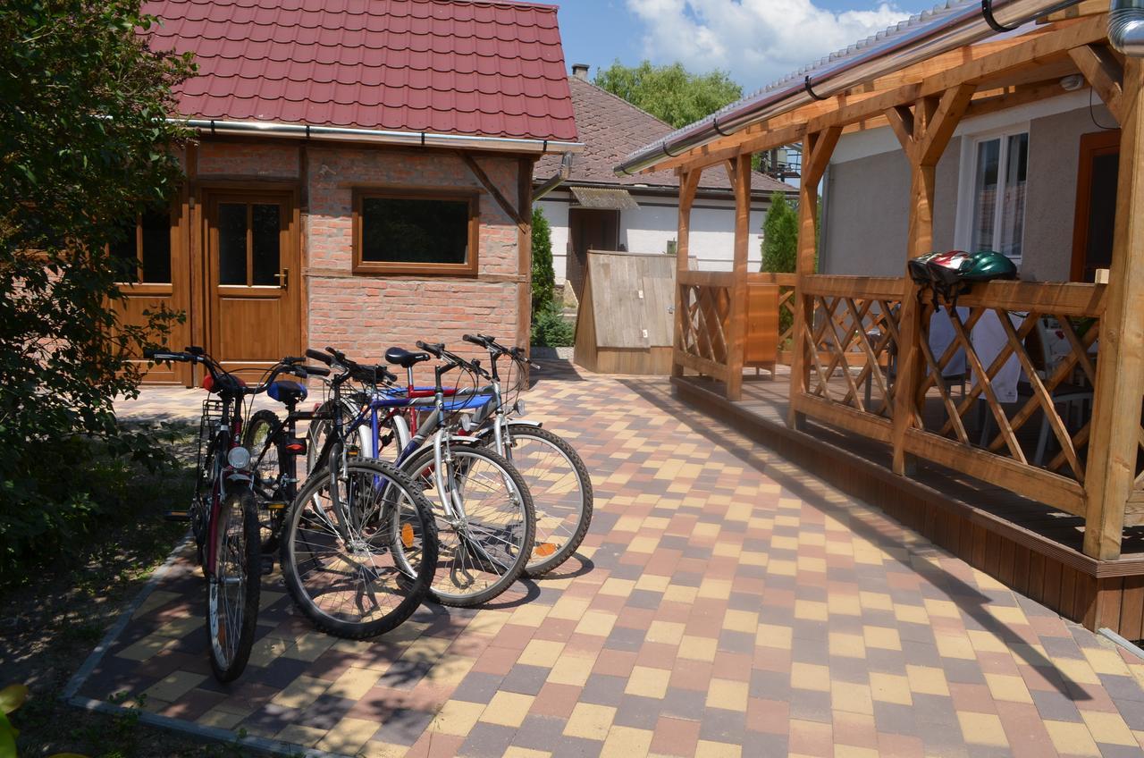 Oeroemvoelgy Vendeghaz Hotel Bozsva Bagian luar foto