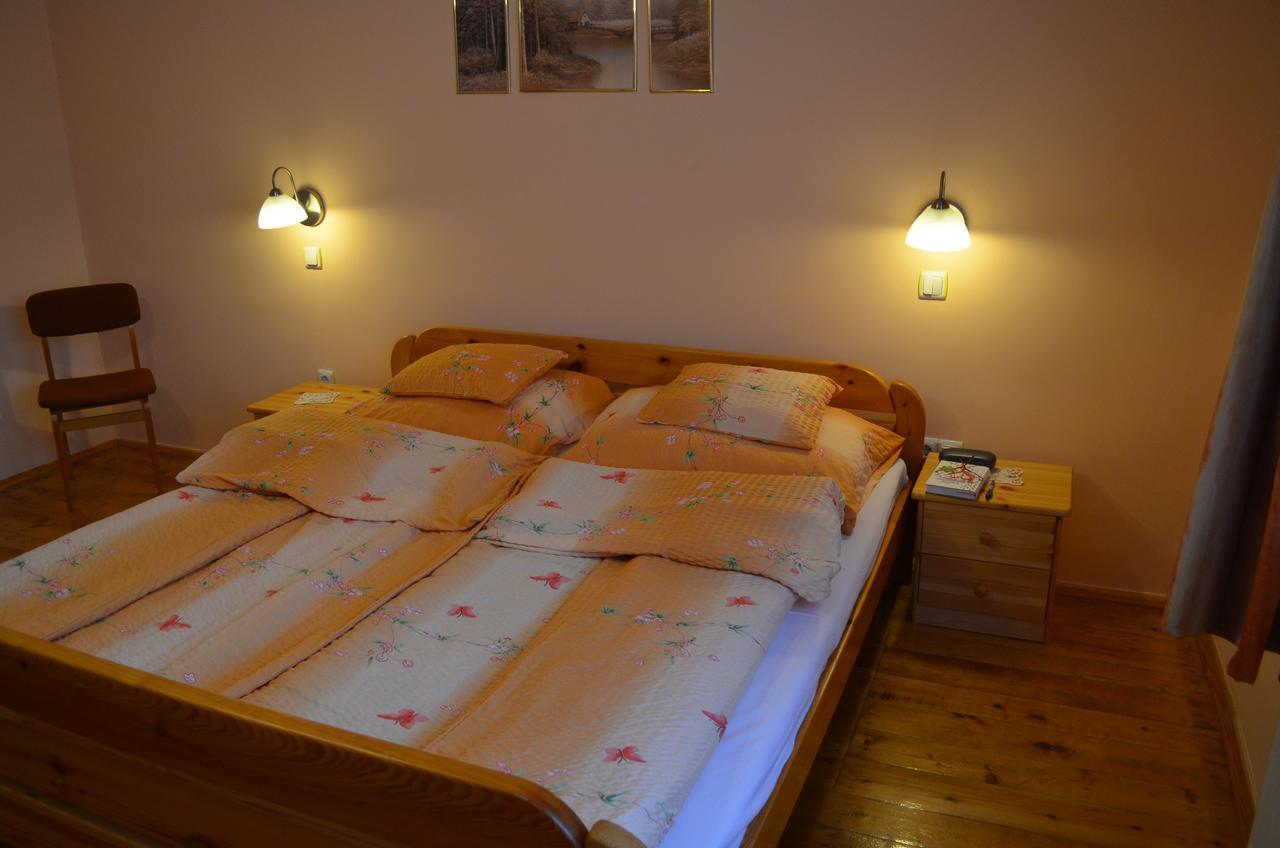 Oeroemvoelgy Vendeghaz Hotel Bozsva Bagian luar foto