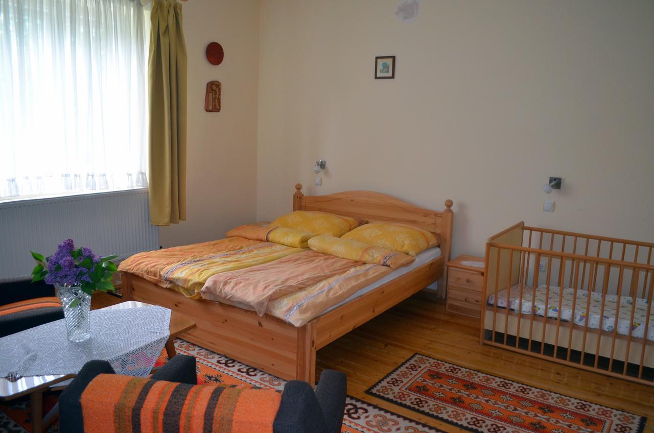 Oeroemvoelgy Vendeghaz Hotel Bozsva Bagian luar foto